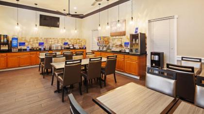 Best Western Brenham - image 10