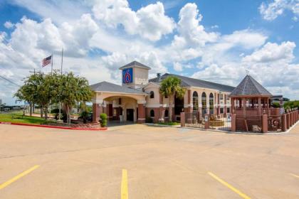 Motel 6-Brenham TX - image 1