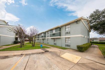 Americas Best Value Inn Brenham - image 2