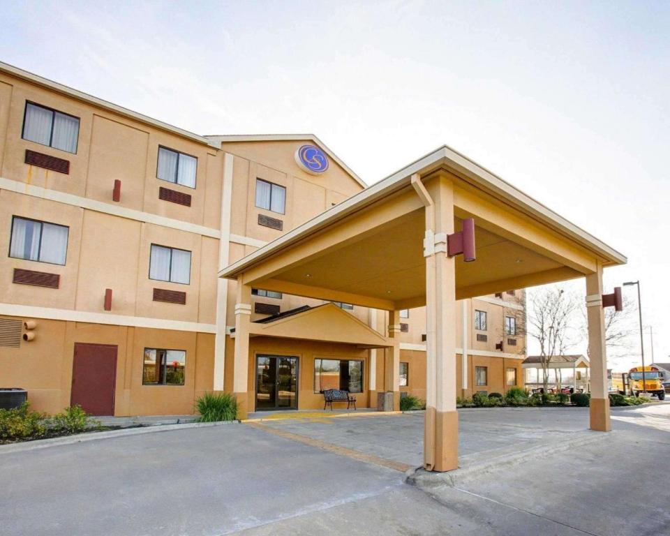 Comfort Suites Brenham - main image