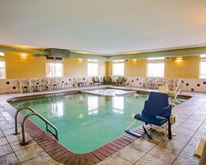 Comfort Suites Brenham - image 10