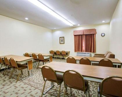 Comfort Suites Brenham - image 14