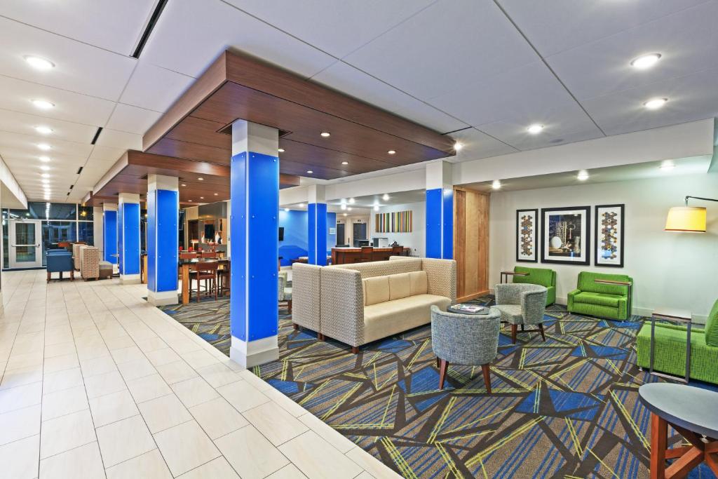 Holiday Inn Express & Suites - Brenham South an IHG Hotel - image 6