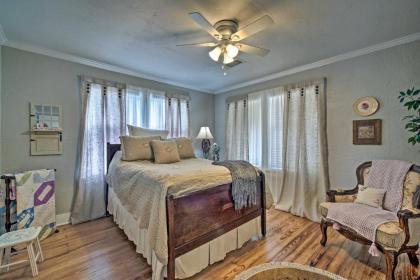 Cozy Texas Abode 2 Mi to Jackson Street Park - image 14