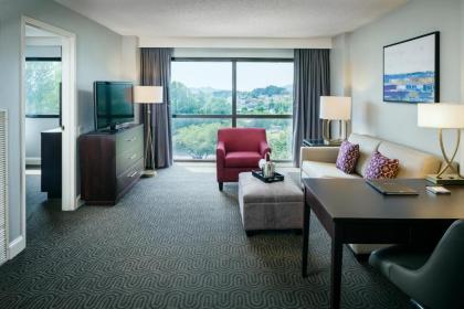 Hilton Suites Brentwood - image 11