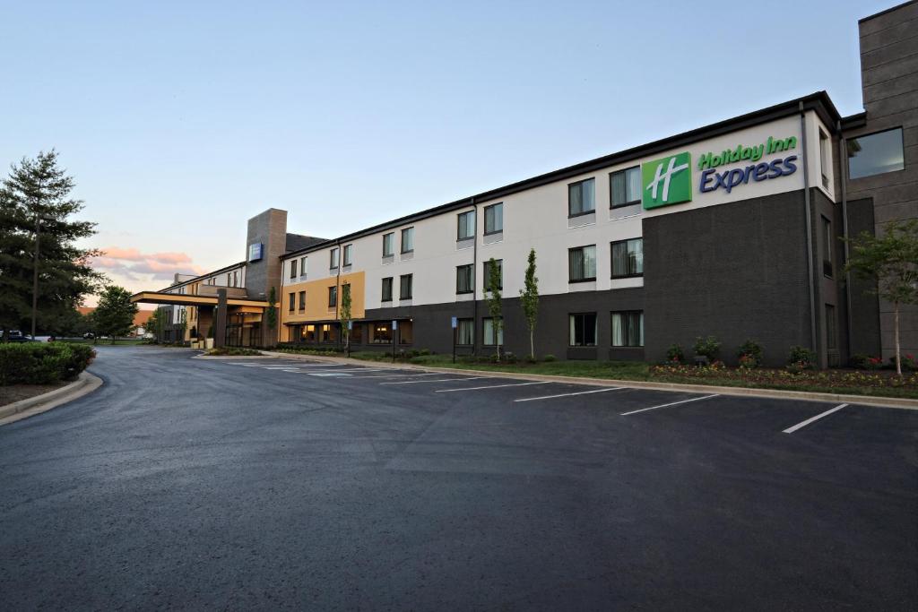 Holiday Inn Express Brentwood-South Cool Springs an IHG Hotel - main image