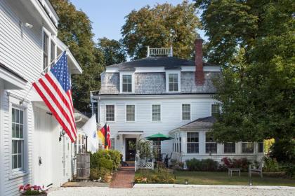 Old Manse Inn - image 9