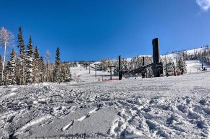 Group Ski Getaway Near the Base of Chairlift 8 Brian Head