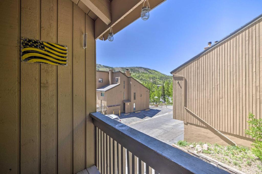 Brian Head Condo with Deck - Walk to Ski Lift - image 4