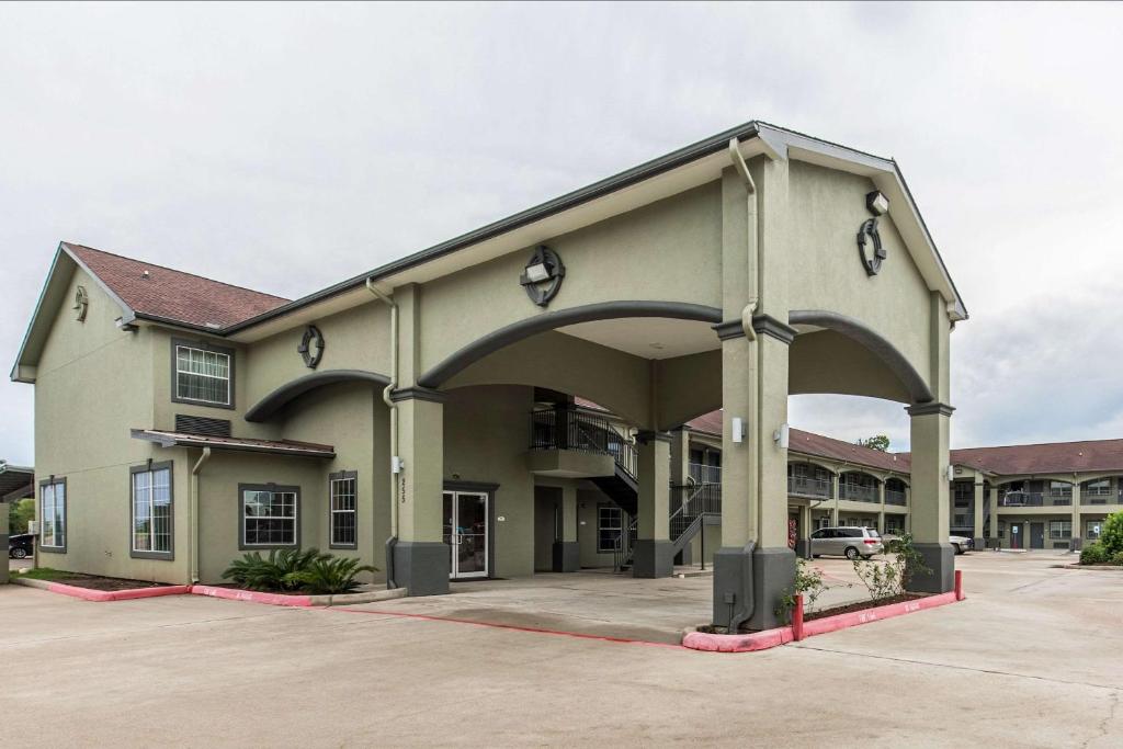 Quality Inn & Suites - main image