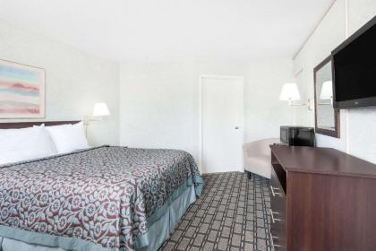 Days Inn by Wyndham St Clairsville - image 2