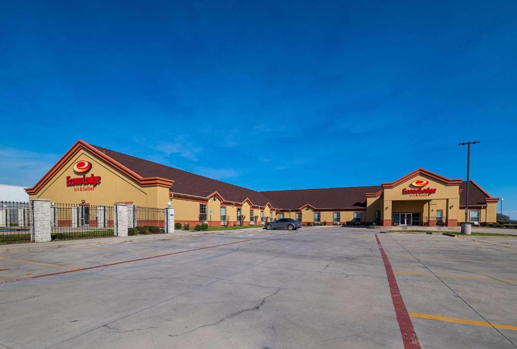 Econo Lodge Inn & Suites Bridgeport - main image