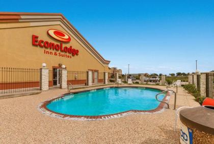 Econo Lodge Inn & Suites Bridgeport - image 2