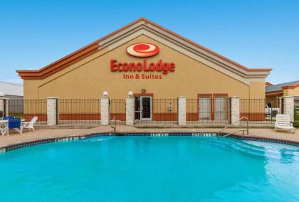 Econo Lodge Inn & Suites Bridgeport - image 5