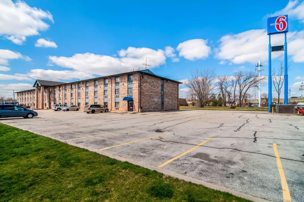 Motel 6-Bridgeview IL - main image