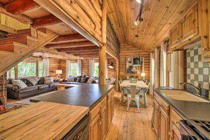 Picture-Perfect Vermont Mtn Cabin with Hot Tub! - image 12