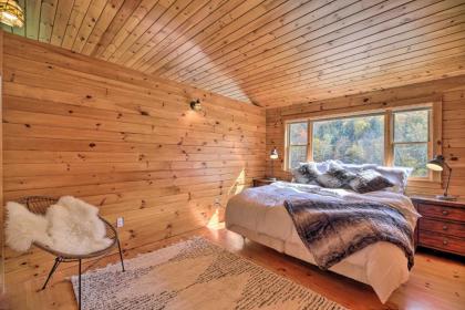 Picture-Perfect Vermont Mtn Cabin with Hot Tub! - image 5