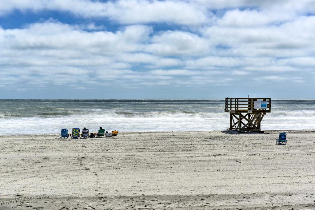 Beach Haven Condo - Steps to Brigantine Beach! - image 3