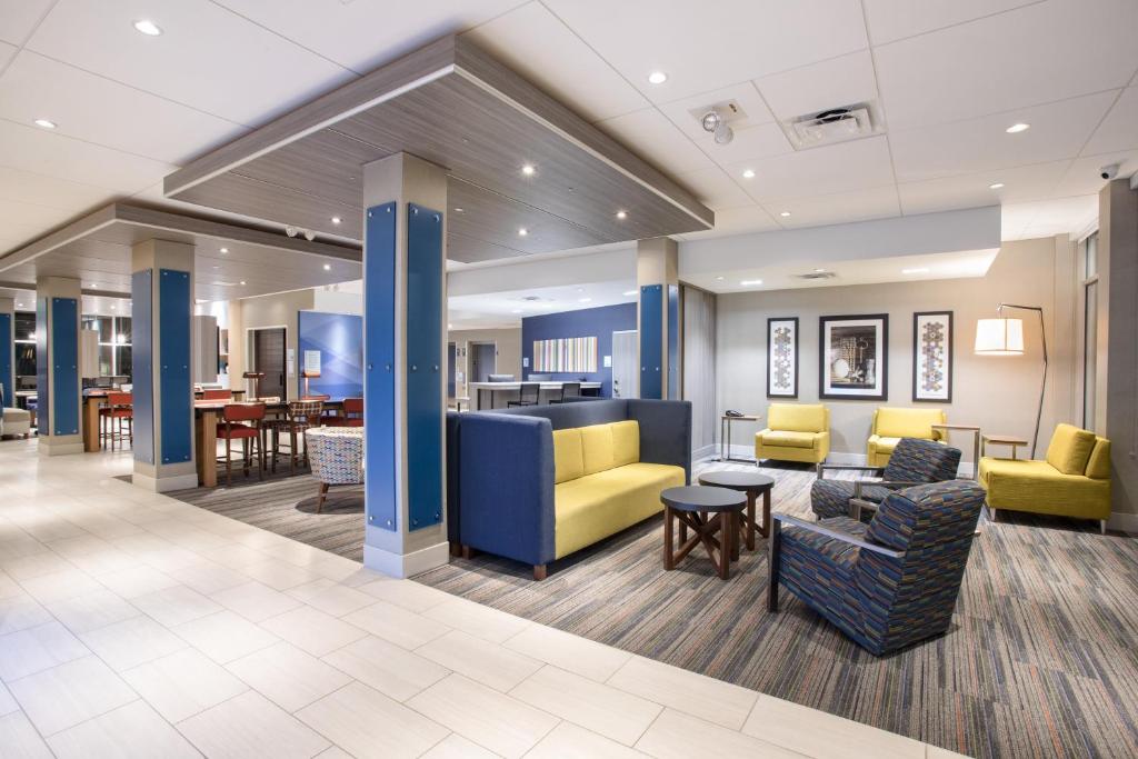 Holiday Inn Express & Suites - Denver NE - Brighton an IHG Hotel - image 3