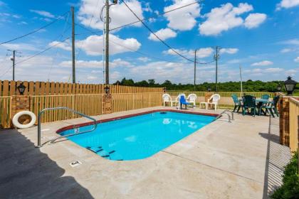 Econo Lodge & Suites Brinkley - image 8