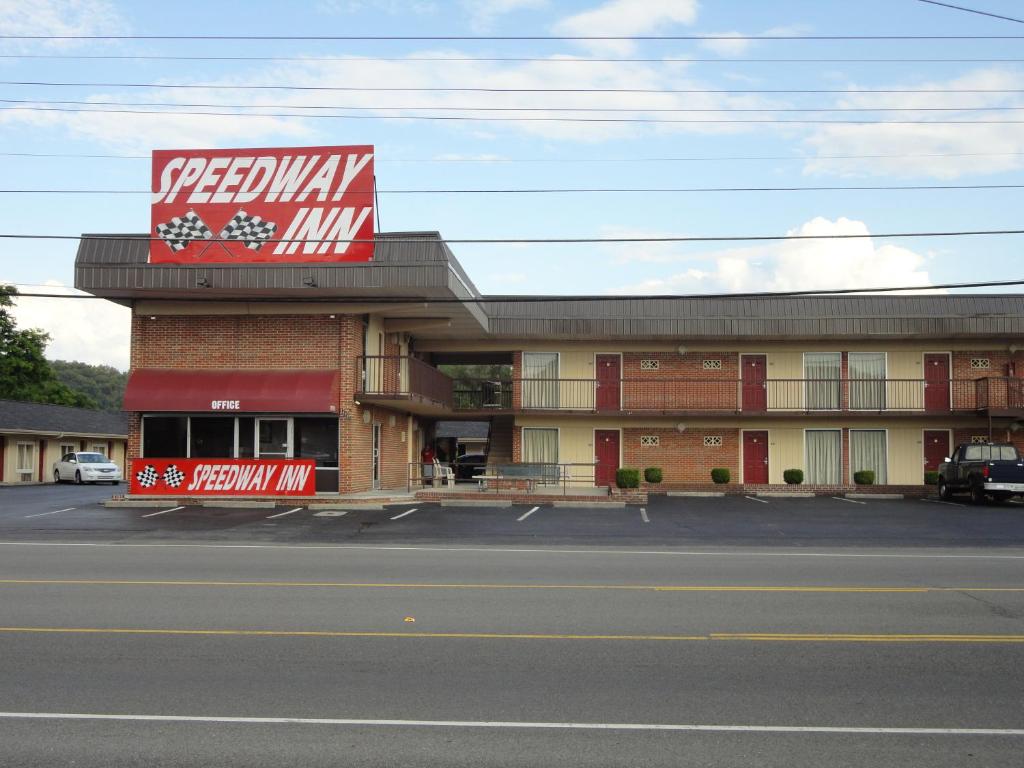 Speedway Inn - main image