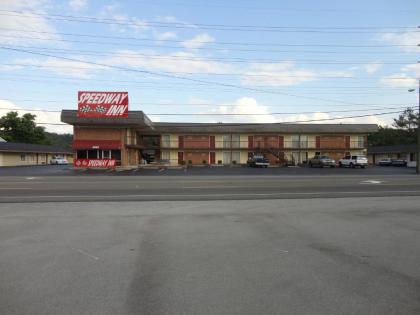 Speedway Inn - image 9