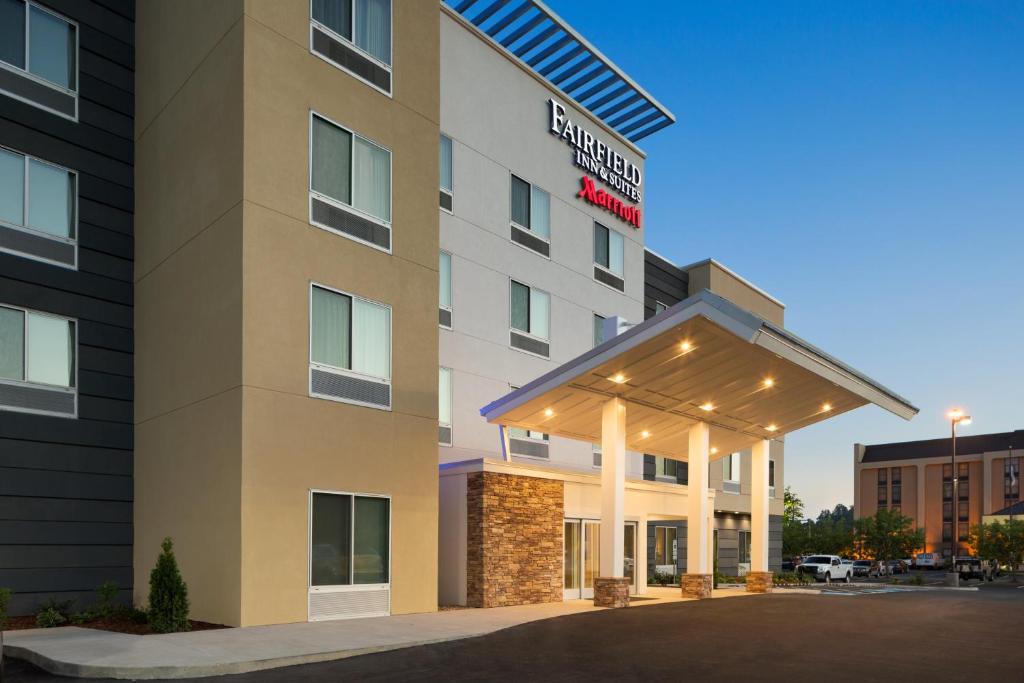 Fairfield Inn & Suites by Marriott Bristol - main image