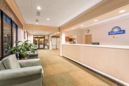 Days Inn by Wyndham Bristol - image 9