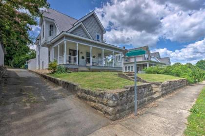 Private Solar Hill Apartment in Downtown Bristol! - image 8