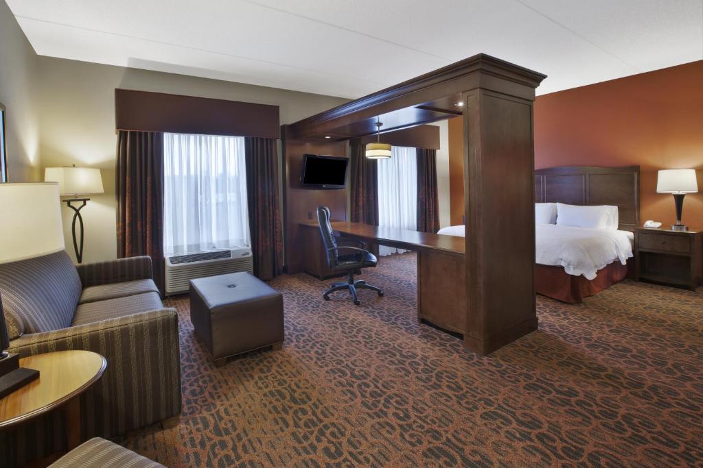 Hampton Inn Brockport - image 3