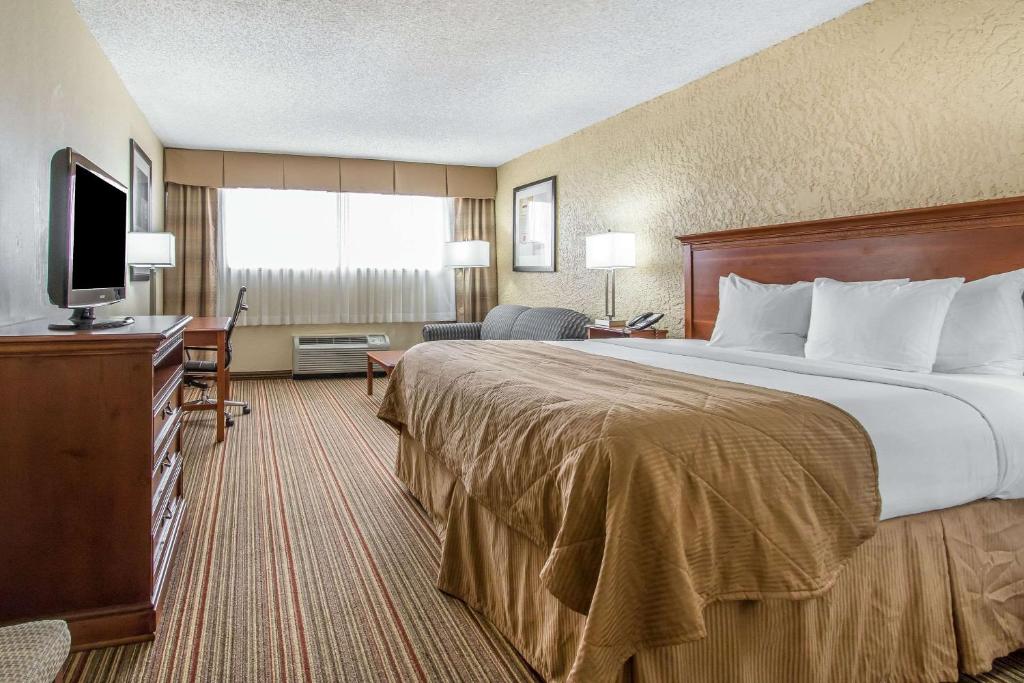 Clarion Hotel Broken Arrow - Tulsa - image 2