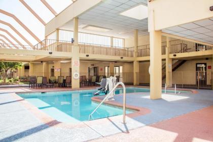 Econo Lodge Broken Arrow-Tulsa - image 11