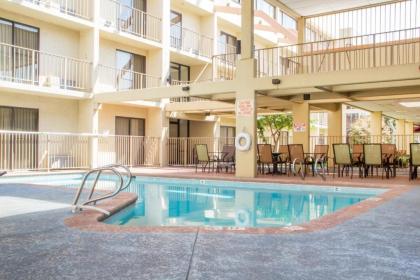 Econo Lodge Broken Arrow-Tulsa - image 12