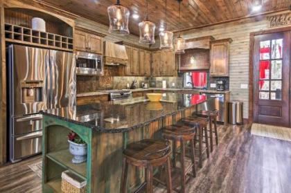 Elegant Cabin in Broken Bow with Hot Tub and Fire Pit! - image 4