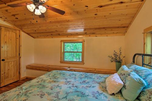 Cozy Broken Bow Cabin with Hot Tub - 5 Mins to Lake! - image 3