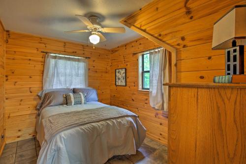 Cozy Broken Bow Cabin with Hot Tub - 5 Mins to Lake! - image 4