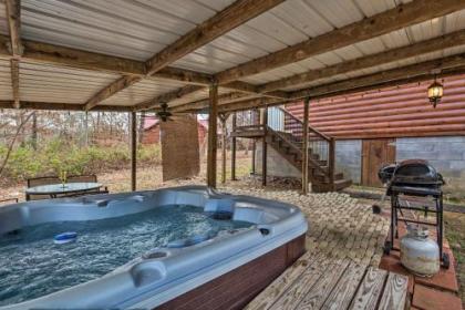 Broken Bow Cabin with Hot Tub and Fire Pit By Lake - image 5