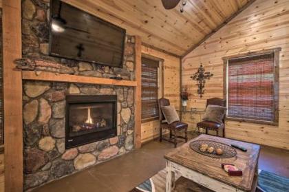 Cabin with Hot Tub Near Broken Bow Lake and Hiking - image 5