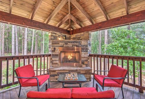 Broken Bow Cabin with Hot Tub Fire Pit and More Than 1 Acre! - main image