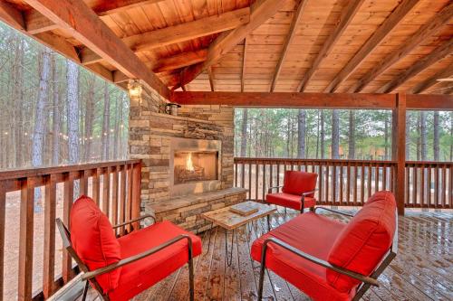 Broken Bow Cabin with Hot Tub Fire Pit and More Than 1 Acre! - image 4