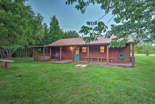 Starlight Cabin in Broken Bow with Hot Tub! - image 4