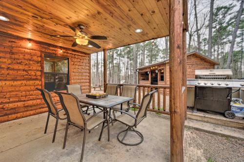 Cabin with Hot Tub and Grill - 6 Mi to Broken Bow Lake - image 2