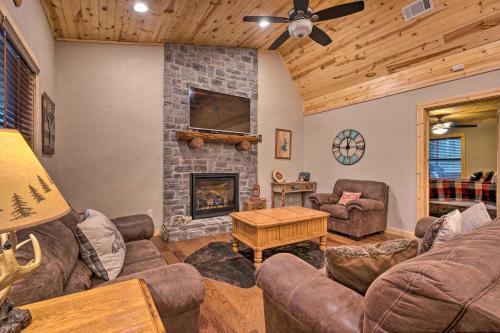 Cabin with Hot Tub and Grill - 6 Mi to Broken Bow Lake - image 4