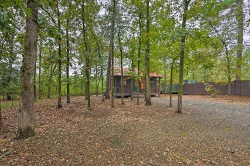 Pet-Friendly Hochatown Studio Cabin with Hot Tub - image 2