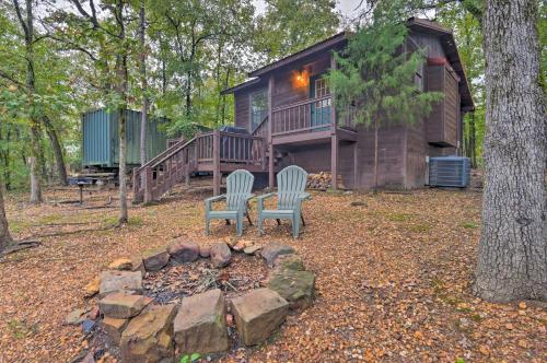 Pet-Friendly Hochatown Studio Cabin with Hot Tub - image 4