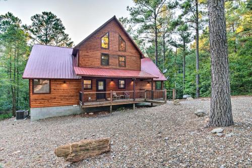 Lux Cabin with Hot Tub 13mins to Broken Bow Lake - main image