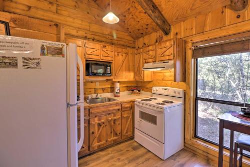 Broken Bow Cabin with Hot Tub and BBQ - 4 Mi to Lake! - image 2