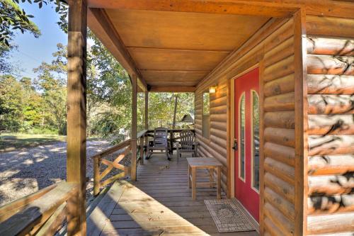 Cozy Cabin with Grill and Spa 4Mi to Broken Bow Lake! - main image