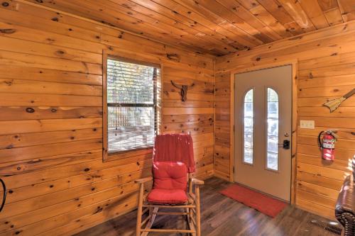 Cozy Cabin with Grill and Spa 4Mi to Broken Bow Lake! - image 2