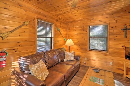 Cozy Cabin with Grill and Spa 4Mi to Broken Bow Lake! - image 3